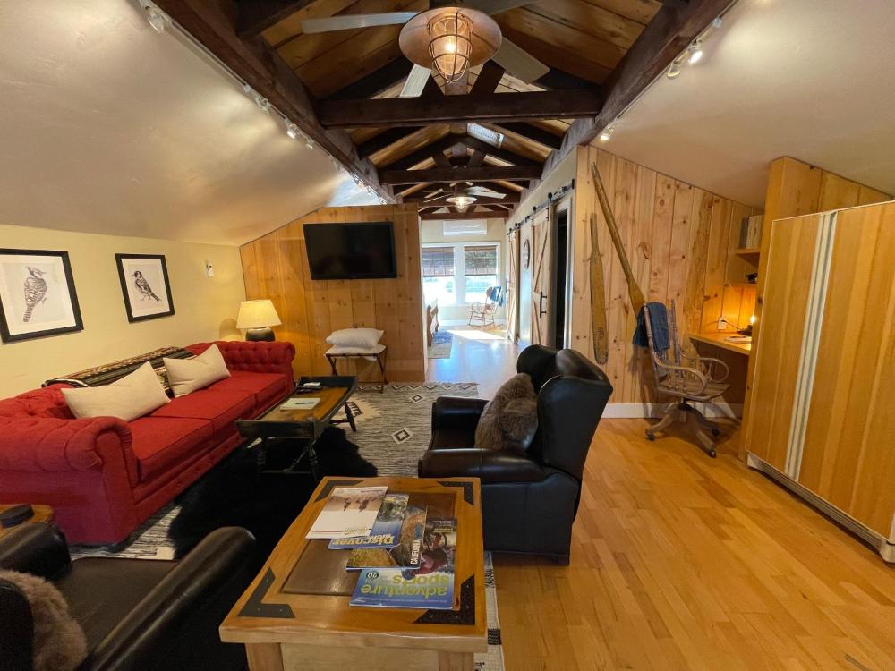 Deluxe Queen Suite interior